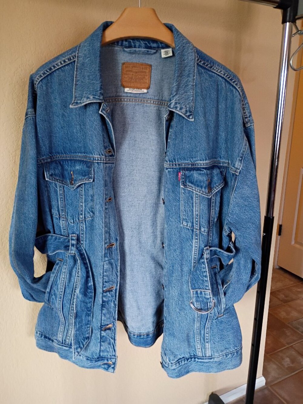 NWOT Levi's Oversized Belted Dolman Trucker Denim Jacket XL - Picture 4 of 6